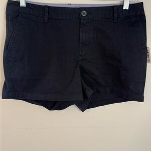 Amazon Essentials black chino shorts SZ 12